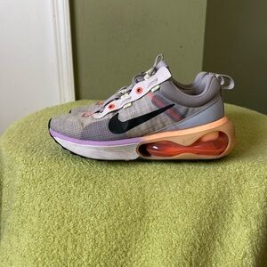 Nike Air Max Women’s Sneakers with Gray/Orange/Lavender Accents Sz 8 DA1923-500